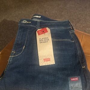 Levi' Mid-Rise Skinny Jeans size 8 w29 L30 Dark Wash NWT Sculpt Stretch